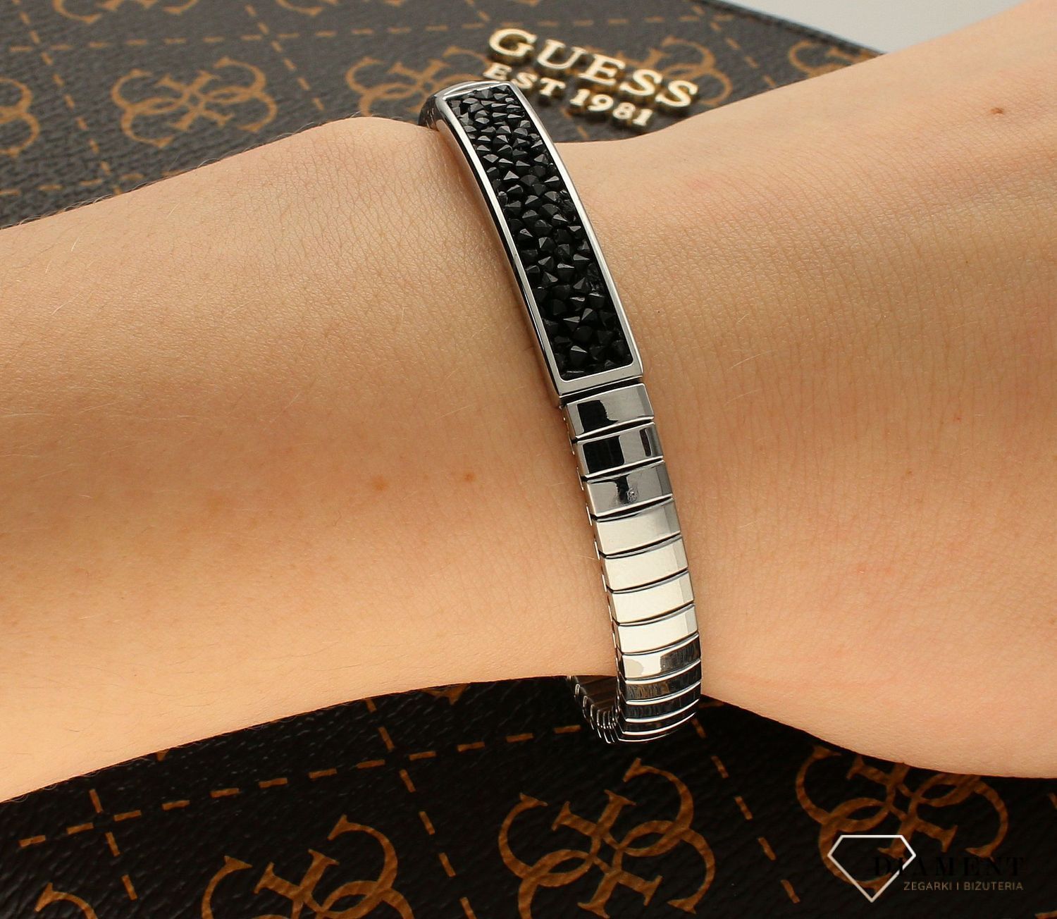 Bransoletka Nomination Italy z kolekcji Extension Glitter. Elastyczna bransoletka wykonana ze stali szlachetnej, zdobiona sypanymi, błyszczącymi czarnymi kryształkami (2).jpg